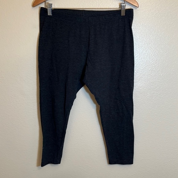 Old Navy Gray Plus Size Legging Capri Pant - Picture 1 of 10